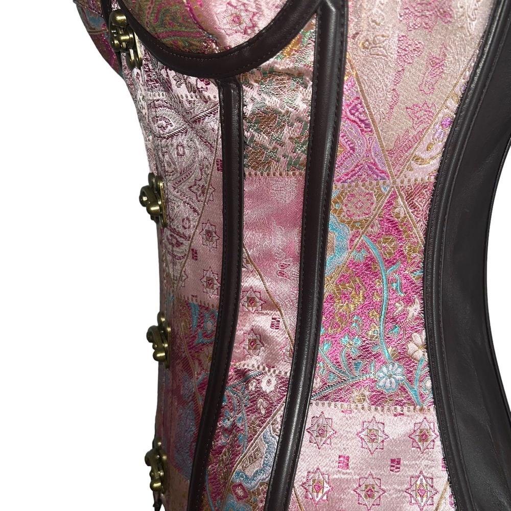 Pink corset - Picture 13 of 16